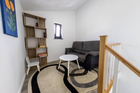 VENDE-SE MORADIA RECENTE E MODERNA NO CENTRO DA VILA DA MADALENA