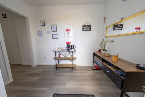 VENDE-SE MORADIA RECENTE E MODERNA NO CENTRO DA VILA DA MADALENA