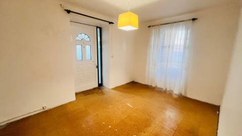 VENDE-SE MORADIA NA RIBEIRA DO MEIO, LAJES DO PICO