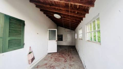 VENDE-SE MORADIA NA RIBEIRA DO MEIO, LAJES DO PICO