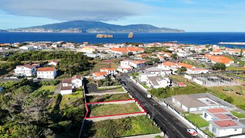 VENDE-SE TERRENO URBANO NA MADALENA DO PICO