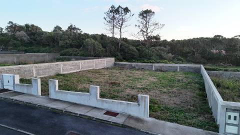 VENDE-SE TERRENO URBANO NA MADALENA DO PICO