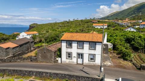 VENDE-SE MORADIA NA PRAINHA, CANTO DA AREIA, SÃO ROQUE DO PICO
