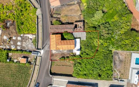 VENDE-SE MORADIA NA PRAINHA, CANTO DA AREIA, SÃO ROQUE DO PICO