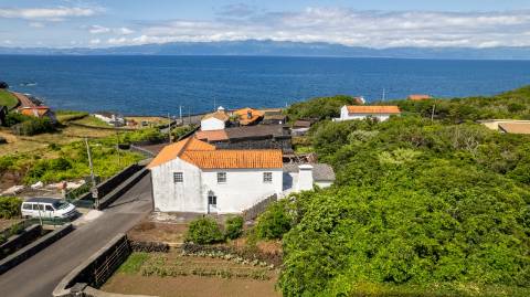 VENDE-SE MORADIA NA PRAINHA, CANTO DA AREIA, SÃO ROQUE DO PICO