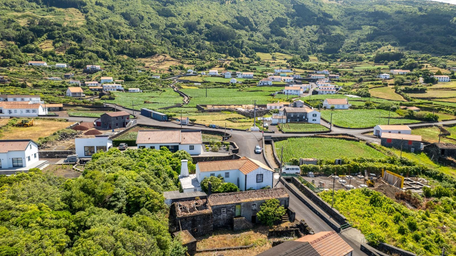 VENDE-SE MORADIA NA PRAINHA, CANTO DA AREIA, SÃO ROQUE DO PICO