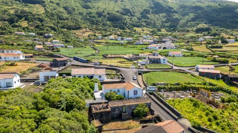 VENDE-SE MORADIA NA PRAINHA, CANTO DA AREIA, SÃO ROQUE DO PICO