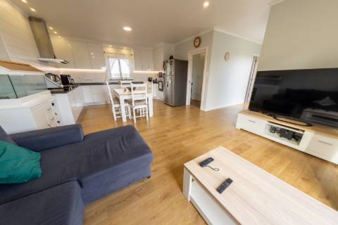 VENDE-SE MORADIA NAS BANDEIRAS, MADALENA DO PICO