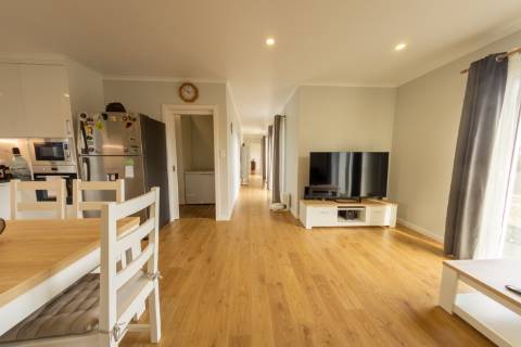 VENDE-SE MORADIA NAS BANDEIRAS, MADALENA DO PICO