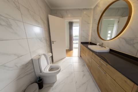 VENDE-SE MORADIA NAS BANDEIRAS, MADALENA DO PICO