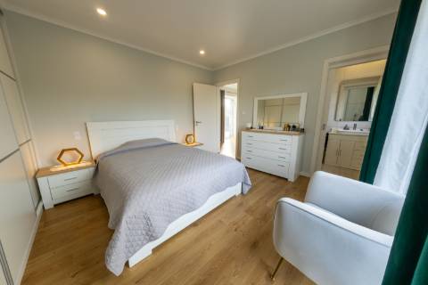 VENDE-SE MORADIA NAS BANDEIRAS, MADALENA DO PICO