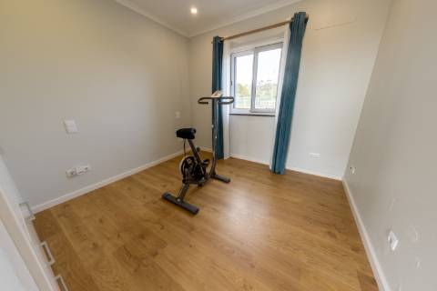 VENDE-SE MORADIA NAS BANDEIRAS, MADALENA DO PICO