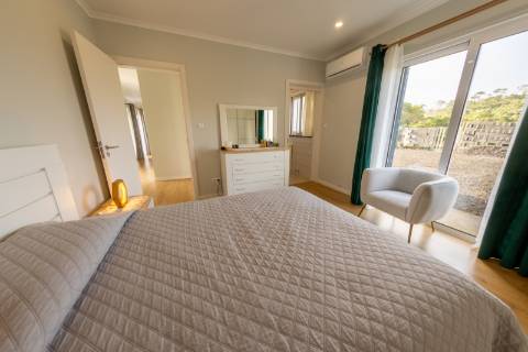 VENDE-SE MORADIA NAS BANDEIRAS, MADALENA DO PICO