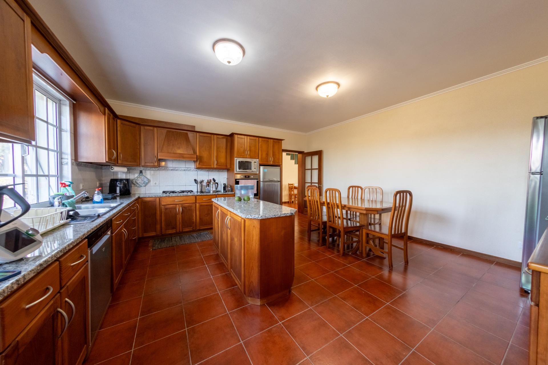 VENDE-SE MORADIA T4 NA CRIAÇÃO VELHA, MADALENA DO PICO