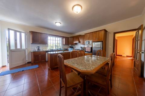 VENDE-SE MORADIA T4 NA CRIAÇÃO VELHA, MADALENA DO PICO