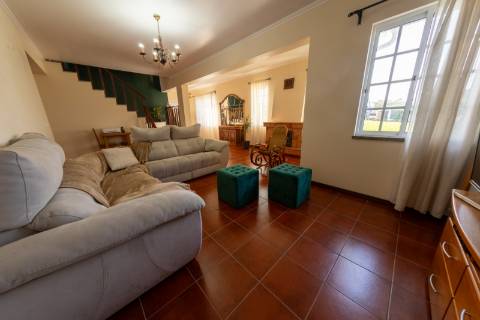 VENDE-SE MORADIA T4 NA CRIAÇÃO VELHA, MADALENA DO PICO