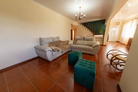 VENDE-SE MORADIA T4 NA CRIAÇÃO VELHA, MADALENA DO PICO