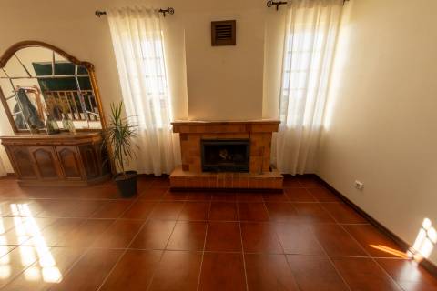 VENDE-SE MORADIA T4 NA CRIAÇÃO VELHA, MADALENA DO PICO