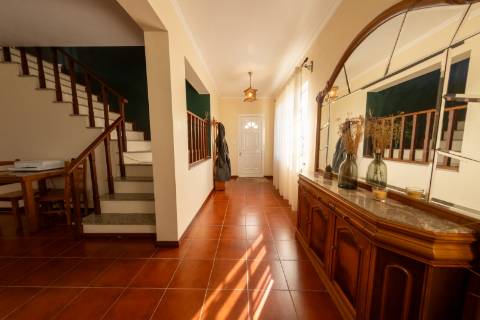 VENDE-SE MORADIA T4 NA CRIAÇÃO VELHA, MADALENA DO PICO