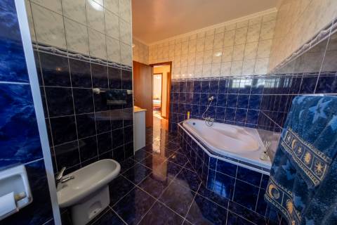 VENDE-SE MORADIA T4 NA CRIAÇÃO VELHA, MADALENA DO PICO