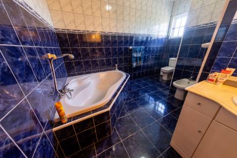 VENDE-SE MORADIA T4 NA CRIAÇÃO VELHA, MADALENA DO PICO