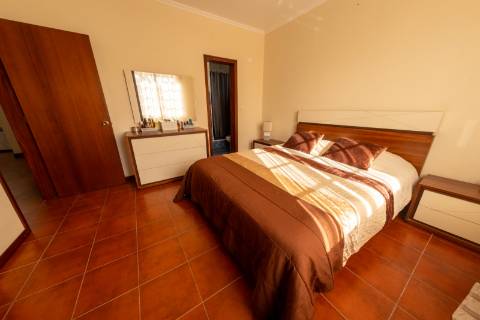 VENDE-SE MORADIA T4 NA CRIAÇÃO VELHA, MADALENA DO PICO