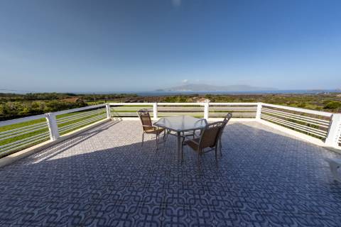 VENDE-SE MORADIA T4 NA CRIAÇÃO VELHA, MADALENA DO PICO