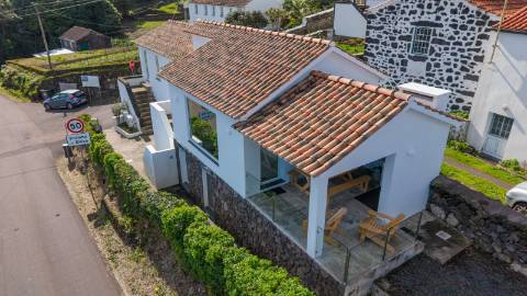 VENDE-SE MORADIA NA PRAINHA, SÃO ROQUE DO PICO