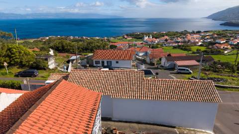 VENDE-SE MORADIA NA PRAINHA, SÃO ROQUE DO PICO