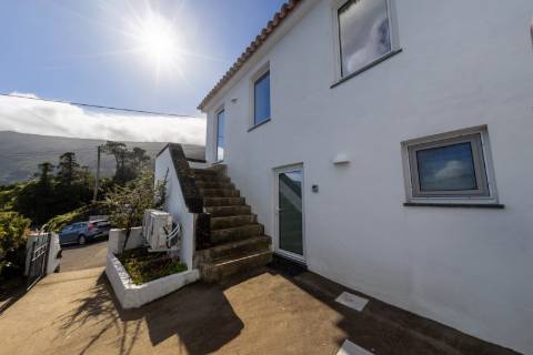 VENDE-SE MORADIA NA PRAINHA, SÃO ROQUE DO PICO