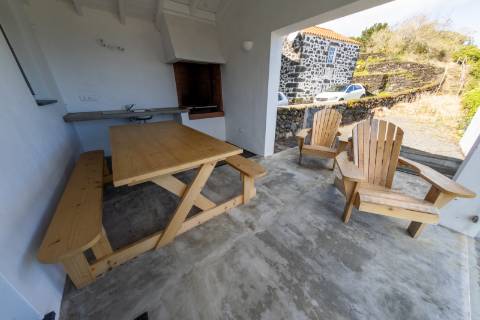 VENDE-SE MORADIA NA PRAINHA, SÃO ROQUE DO PICO