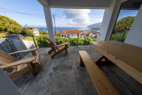 VENDE-SE MORADIA NA PRAINHA, SÃO ROQUE DO PICO