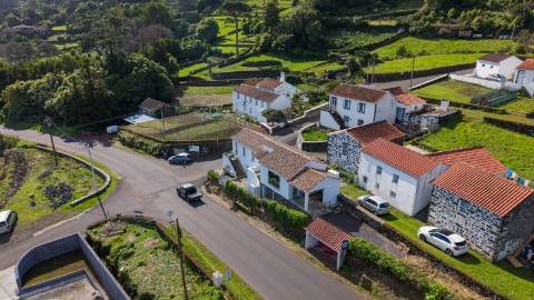 VENDE-SE MORADIA NA PRAINHA, SÃO ROQUE DO PICO