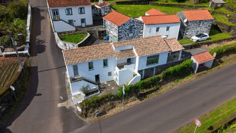 VENDE-SE MORADIA NA PRAINHA, SÃO ROQUE DO PICO