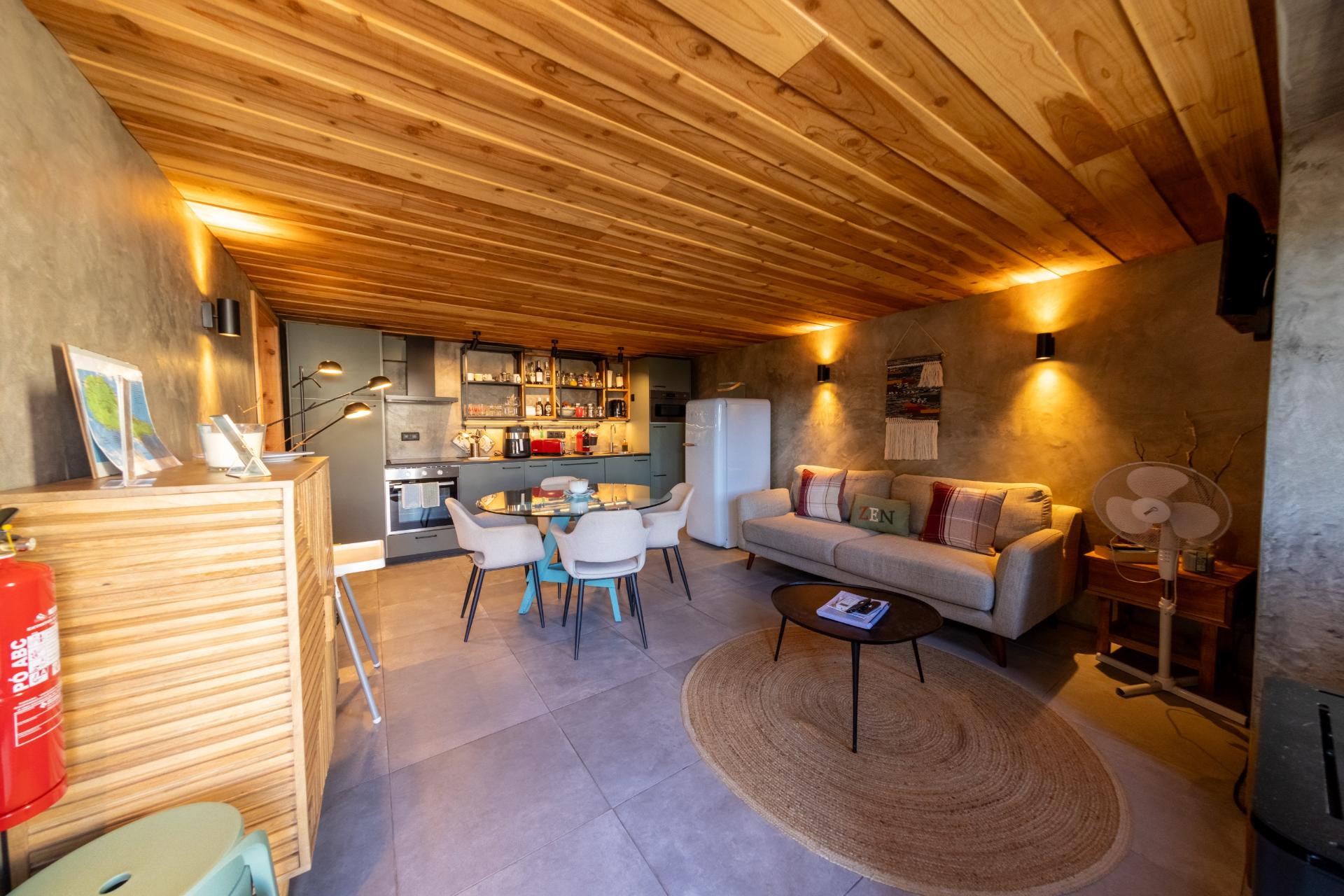 VENDE-SE MORADIA EM SÃO ROQUE DO PICO