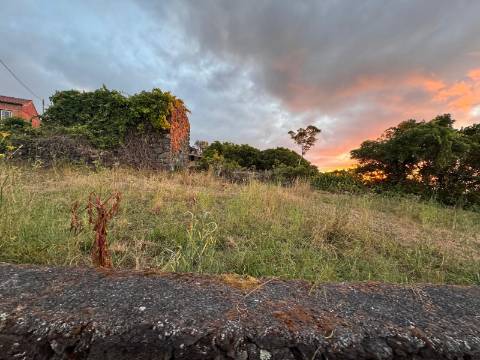 VENDE-SE TERRENO RÚSTICO EM SANTO ANTÓNIO
