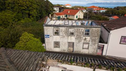VENDE-SE RUÍNA DE 2 PISOS EM SÃO ROQUE DO PICO