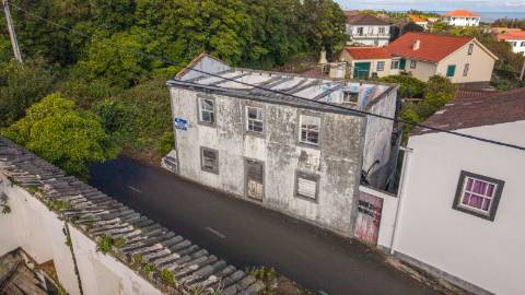 VENDE-SE RUÍNA DE 2 PISOS EM SÃO ROQUE DO PICO
