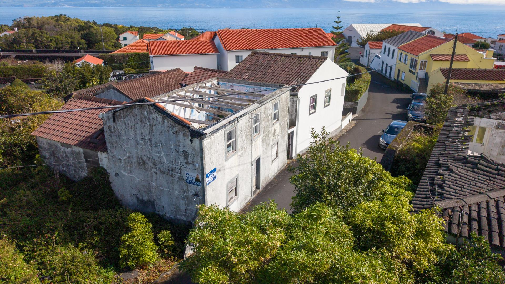 VENDE-SE RUÍNA DE 2 PISOS EM SÃO ROQUE DO PICO