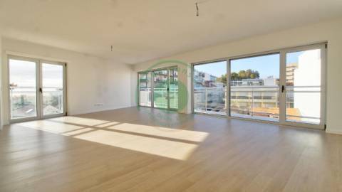 - Vende -se T4 com 154m2, na Figueira da Foz, na...