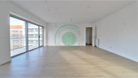 - Vende -se T4 com 154m2, na Figueira da Foz, na...