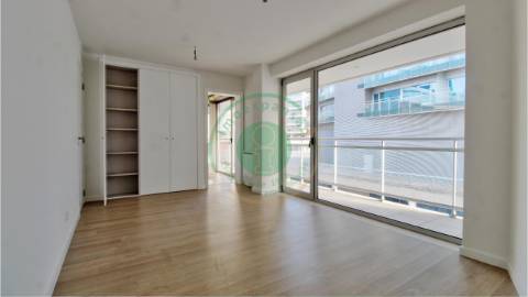- Vende -se T4 com 154m2, na Figueira da Foz, na...