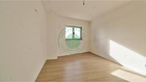 - Vende -se T4 com 154m2, na Figueira da Foz, na...