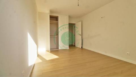 - Vende -se T4 com 154m2, na Figueira da Foz, na...