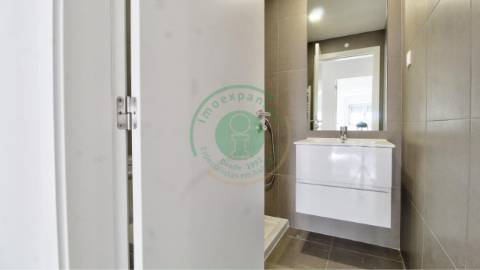 - Vende -se T4 com 154m2, na Figueira da Foz, na...