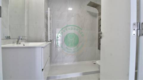 - Vende -se T4 com 154m2, na Figueira da Foz, na...