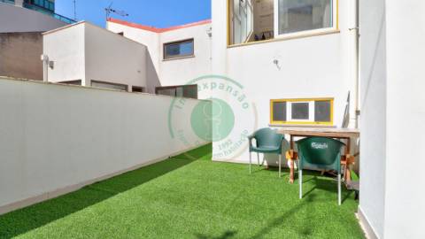 - Vende-se apartamento T0 com 42m2 na Figueira da...