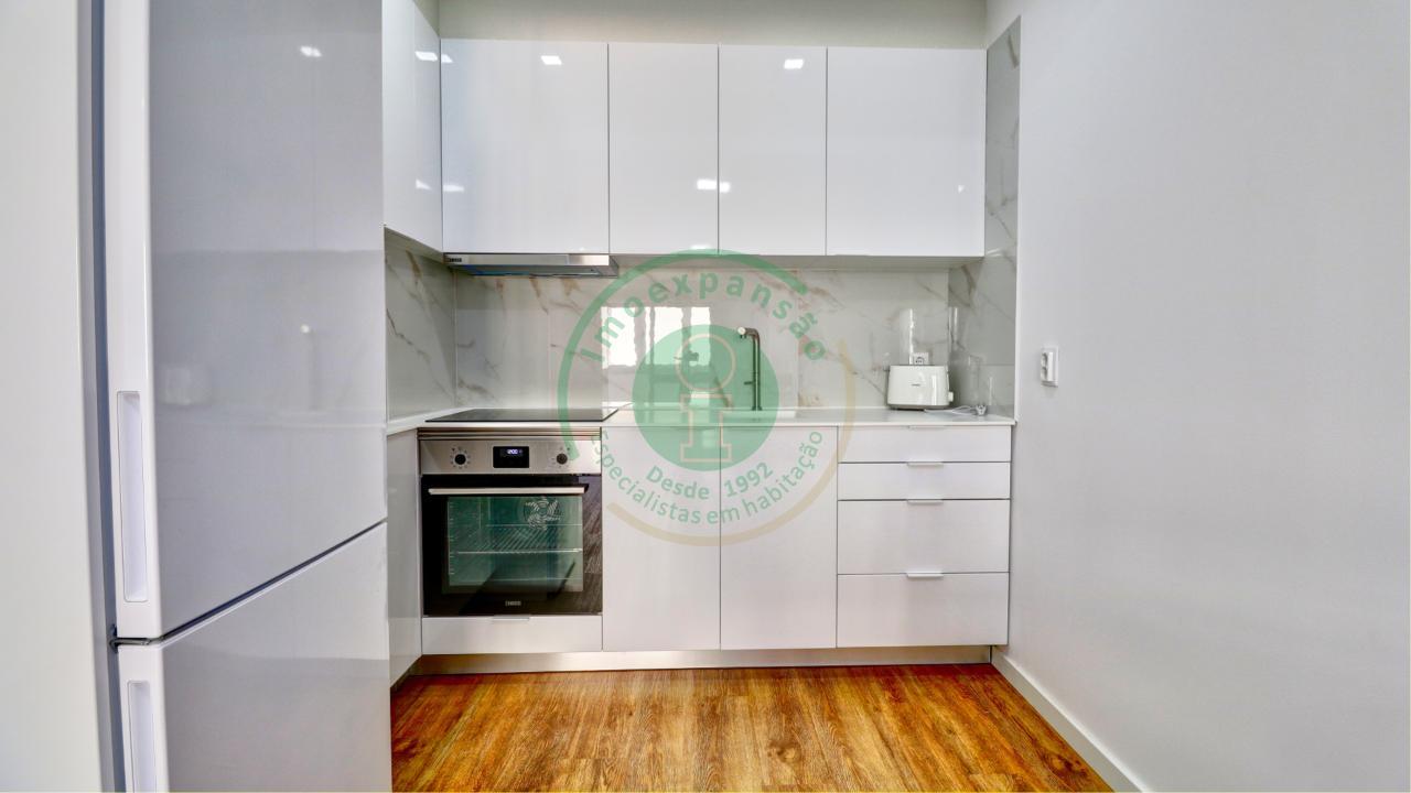 - Vende-se T1 completamente remodelado, situado...