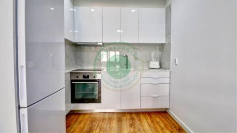 - Vende-se T1 completamente remodelado, situado...