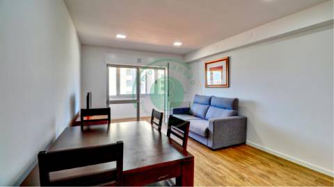 - Vende-se T1 completamente remodelado, situado...